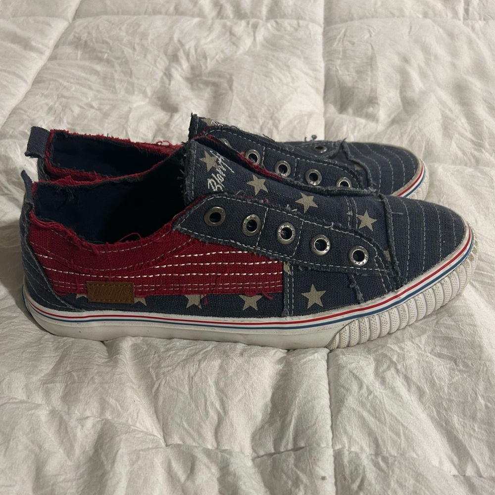 Blowfish red, white and blue women’s size 9 slip on shoes.